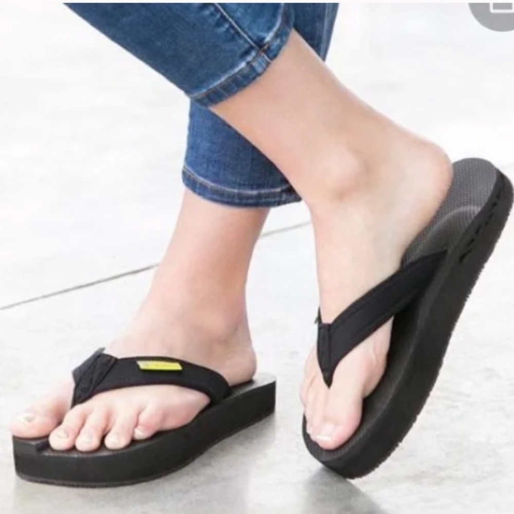 The Healing Sole Womens 12 / Mens 10 Original Black Flip Flops